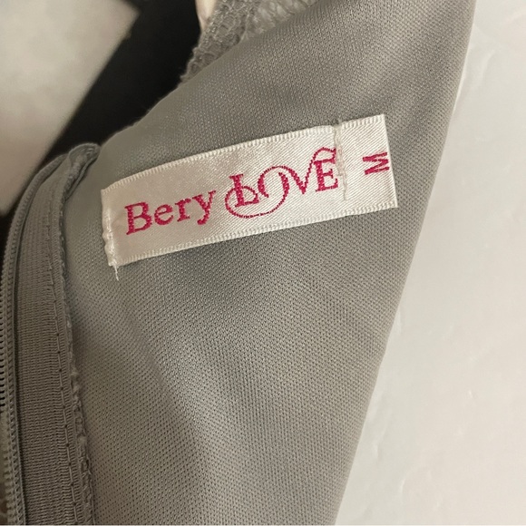 Bery love, ladies floral lace dress size medium - Picture 9 of 9